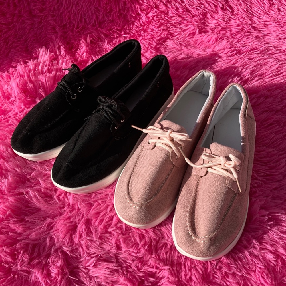 Two pair lot of lightweight sneakers, one blush the other black, size EU41 US10
